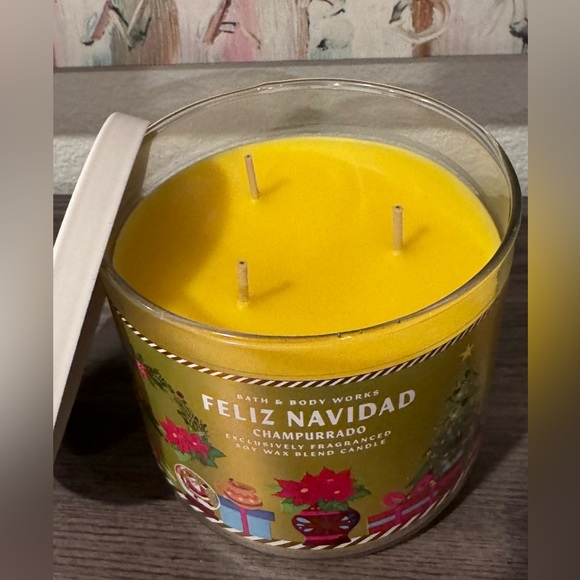 Feliz Navidad Candle Bath and Body Works - Picture 2 of 3